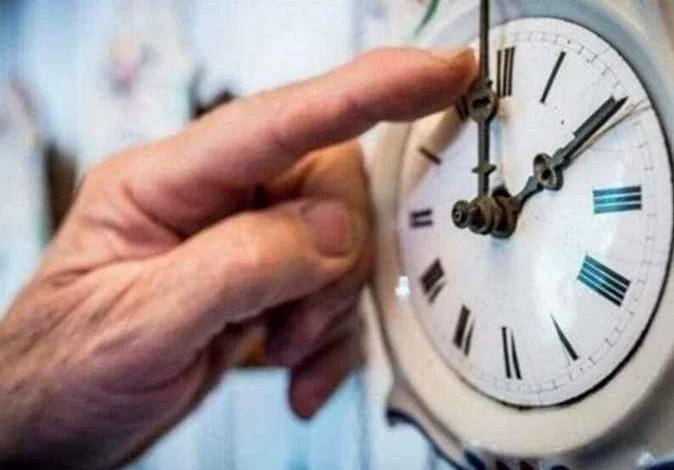 موعد تغيير الساعة في مصر 2026